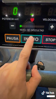 Rosalía feet photo thumbnail