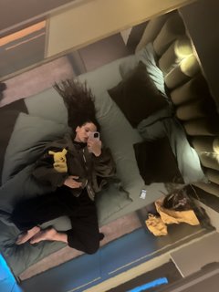 Rosalía feet photo thumbnail