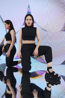 Rosalía feet photo thumbnail