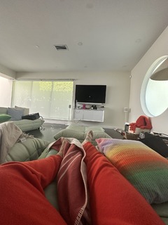 Rosalía feet photo thumbnail