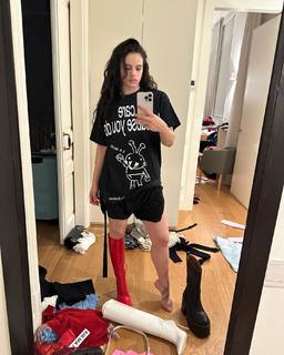 Rosalía feet photo thumbnail