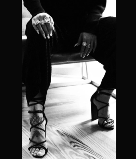 Rosalía feet photo thumbnail