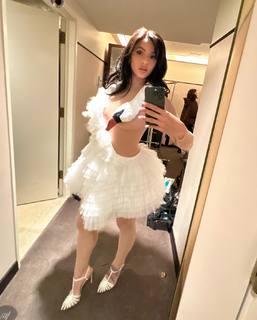 Rosalía feet photo thumbnail