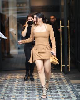 Rosalía feet photo thumbnail