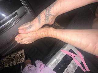 Rosalía feet photo thumbnail