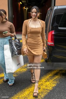 Rosalía feet photo thumbnail