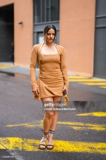 Rosalía feet photo thumbnail