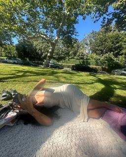Rosalía feet photo thumbnail
