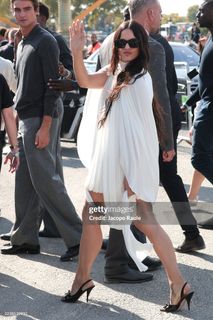 Rosalía feet photo thumbnail