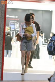Rosamund Kwan feet photo 13