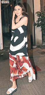 Rosamund Kwan feet photo 9