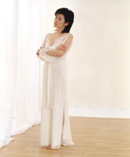 Rosamund Kwan feet photo 6