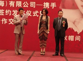 Rosamund Kwan feet photo 9