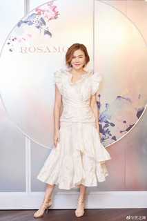 Rosamund Kwan feet photo 1