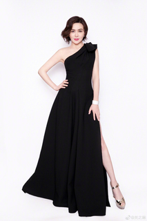 Rosamund Kwan feet photo 8