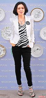 Rosamund Kwan feet photo 2