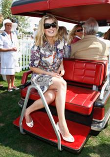 Rosamund Pike feet photo thumbnail