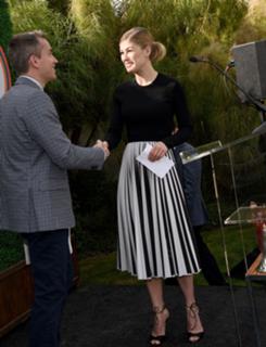 Rosamund Pike feet photo thumbnail