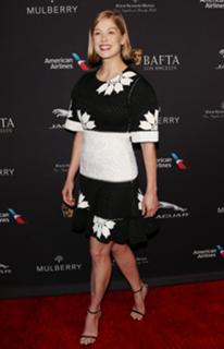 Rosamund Pike feet photo thumbnail