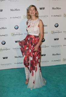 Rosamund Pike feet photo thumbnail