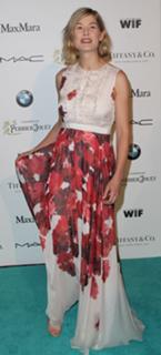 Rosamund Pike feet photo thumbnail