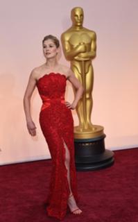 Rosamund Pike feet photo thumbnail