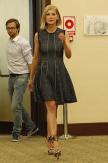 Rosamund Pike feet photo thumbnail