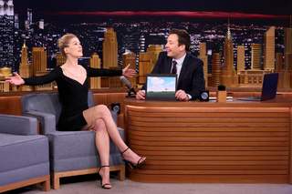Rosamund Pike feet photo thumbnail