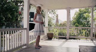 Rosamund Pike feet photo thumbnail