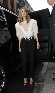 Rosamund Pike feet photo thumbnail