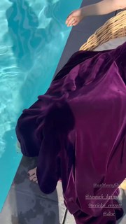 Rosamund Pike feet photo thumbnail