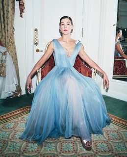 Rosamund Pike feet photo thumbnail
