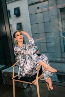 Rosamund Pike feet photo thumbnail
