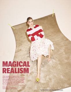 Rosamund Pike feet photo thumbnail