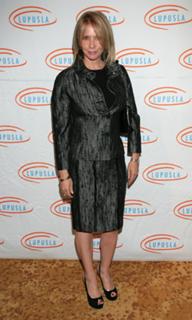 Rosanna Arquette feet photo thumbnail