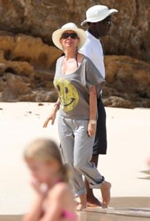 Rosanna Arquette feet photo thumbnail