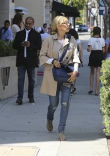 Rosanna Arquette feet photo thumbnail