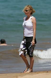 Rosanna Arquette feet photo thumbnail