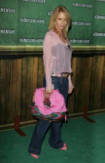 Rosanna Arquette feet photo thumbnail