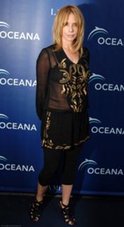 Rosanna Arquette feet photo thumbnail