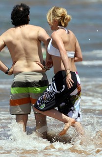 Rosanna Arquette feet photo thumbnail