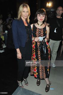 Rosanna Arquette feet photo thumbnail