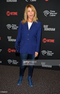 Rosanna Arquette feet photo thumbnail