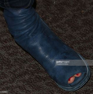 Rosanna Arquette feet photo thumbnail