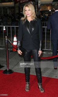 Rosanna Arquette feet photo thumbnail