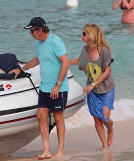 Rosanna Arquette feet photo thumbnail