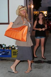 Rosanna Arquette feet photo thumbnail