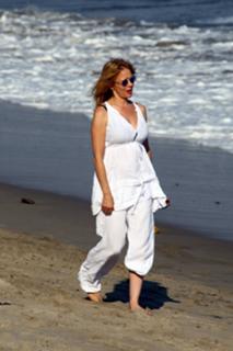 Rosanna Arquette feet photo thumbnail