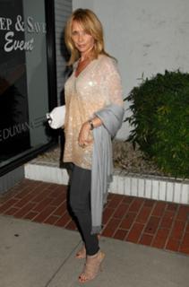 Rosanna Arquette feet photo thumbnail