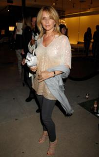 Rosanna Arquette feet photo thumbnail